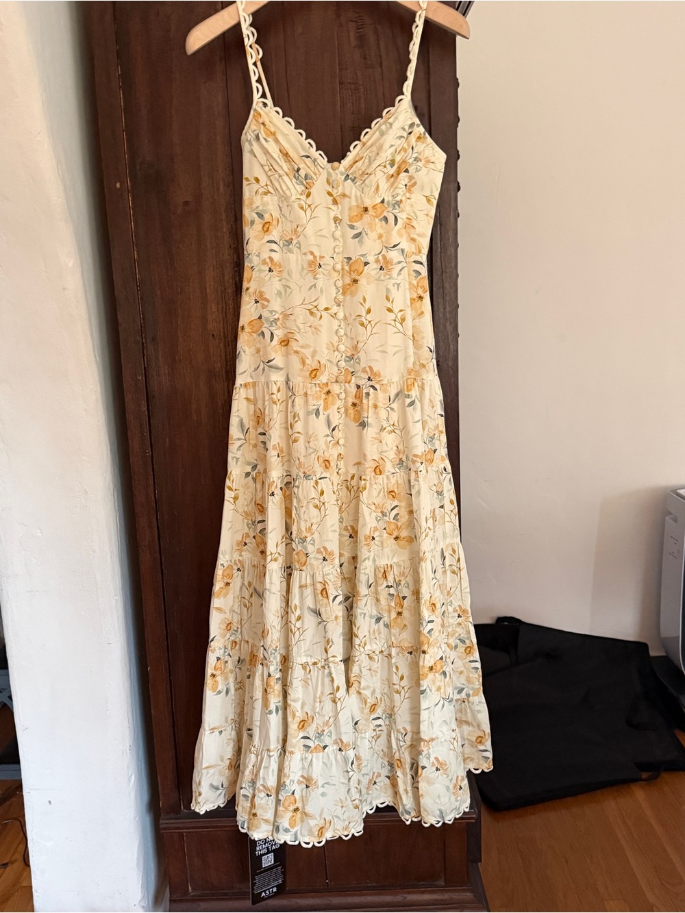 Astr Tazia Scalloped Sweetheart Maxi Dress - Picture 2 of 5